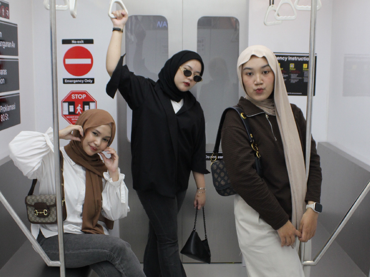 Image for Wallking Self Photobox Subway